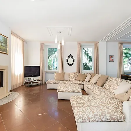 Villa Villarenza *